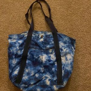 Lululemon tote bag